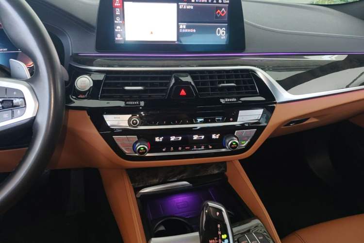 Used BMW 5 Series 2020 530Li Leading Model M Sport Package Audio And AC Panel