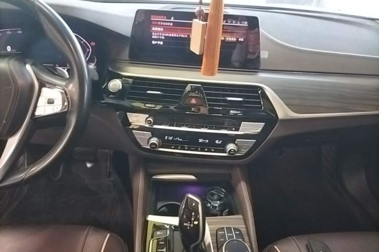 Used BMW 5 Series 2020 530Li Leading Edition Luxury Package Audio And AC Panel