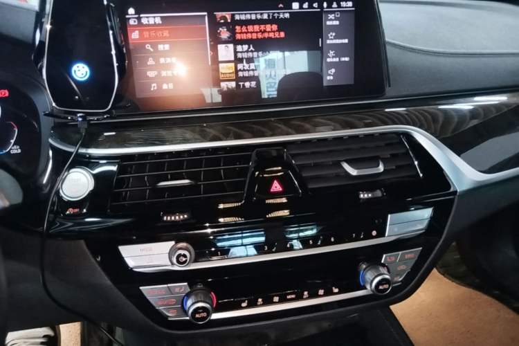 Used BMW 5 Series 2020 530Li Leading Model M Sport Package Audio And AC Panel