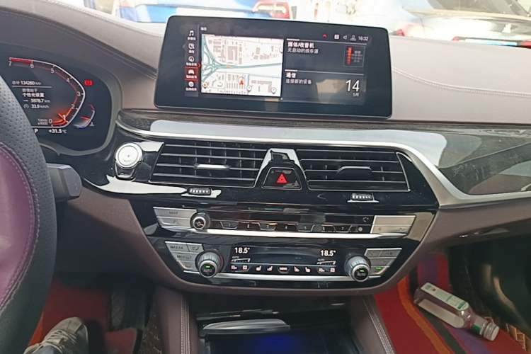 Used BMW 5 Series 2020 530Li Luxury Edition M Sport Package Audio And AC Panel