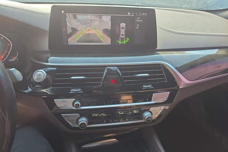 Used BMW 5 Series 2020 525Li M Sport Package Audio And AC Panel