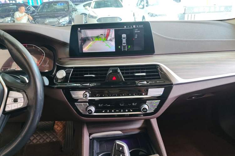 Used BMW 5 Series 2020 530Li Leading Edition Luxury Package Audio And AC Panel