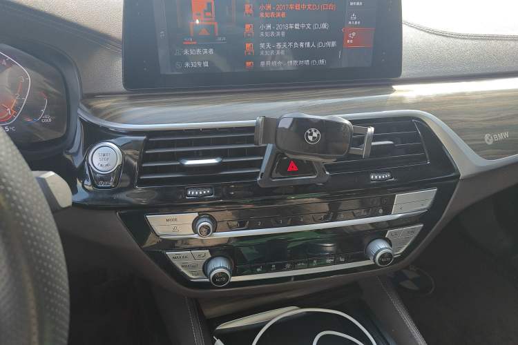 Used BMW 5 Series 2020 530Li xDrive Luxury Package Audio And AC Panel