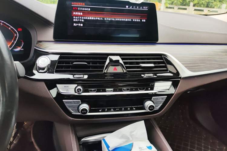 Used BMW 5 Series 2020 530Li Leading Edition Luxury Package Audio And AC Panel