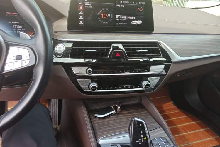 Used BMW 5 Series 2020 530Li xDrive Luxury Package Audio And AC Panel