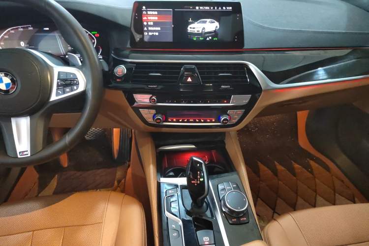 Used BMW 5 Series 2020 530Li Luxury Edition M Sport Package Audio And AC Panel