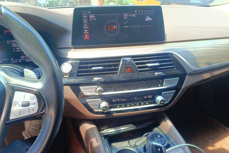 Used BMW 5 Series 2020 530Li Leading Edition Luxury Package Audio And AC Panel