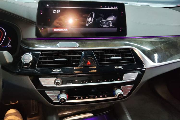 Used BMW 5 Series 2020 530Li xDrive M Sport Package Audio And AC Panel
