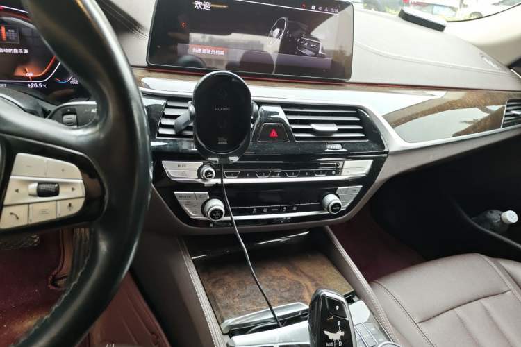 Used BMW 5 Series 2020 525Li Luxury Package Audio And AC Panel