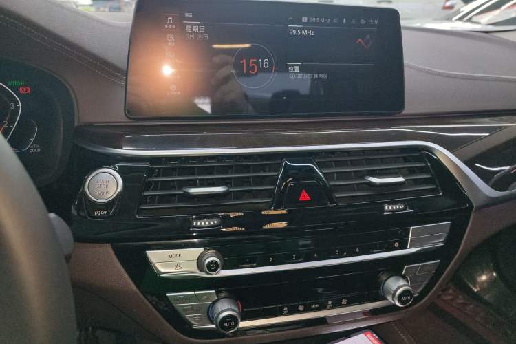Used BMW 5 Series 2020 525Li Luxury Package Audio And AC Panel