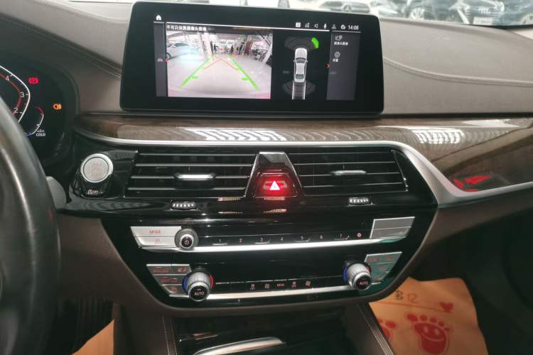 Used BMW 5 Series 2020 525Li Luxury Package Audio And AC Panel