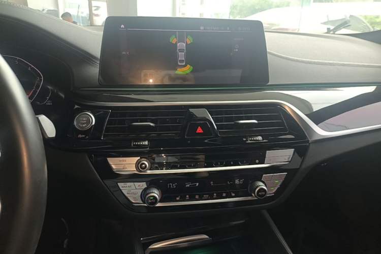 Used BMW 5 Series 2020 530Li Leading Model M Sport Package Audio And AC Panel