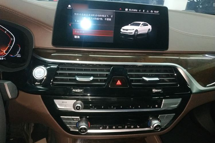 Used BMW 5 Series 2020 525Li Luxury Package Audio And AC Panel
