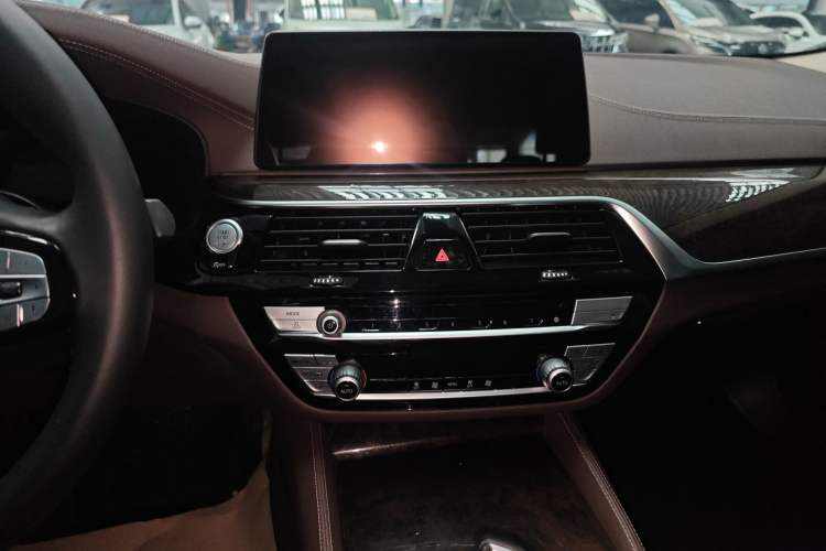 Used BMW 5 Series 2020 525Li Luxury Package Audio And AC Panel