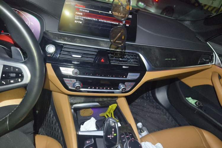 Used BMW 5 Series 2020 530Li Leading Model M Sport Package Audio And AC Panel