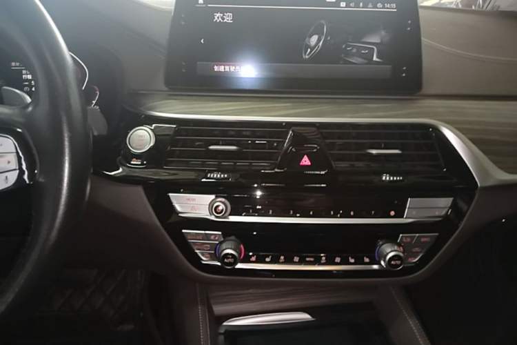 Used BMW 5 Series 2020 530Li Leading Edition Luxury Package Audio And AC Panel