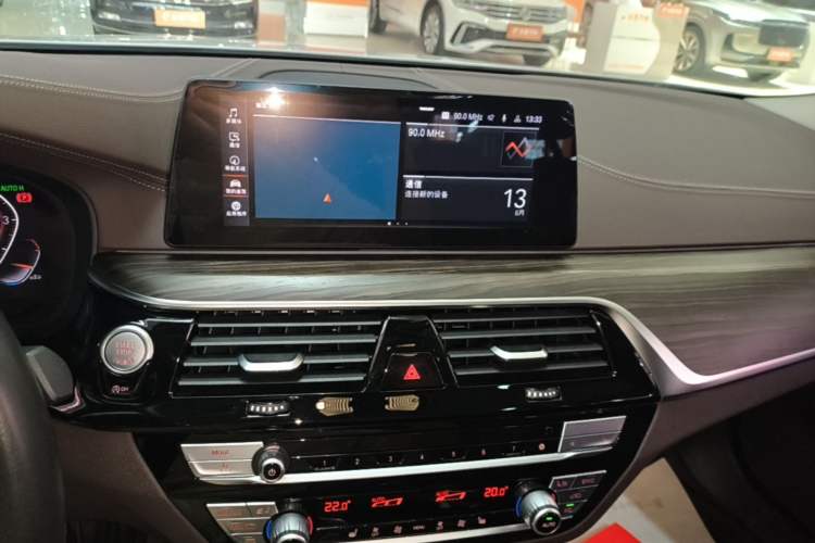 Used BMW 5 Series 2020 530Li xDrive Luxury Package Audio And AC Panel