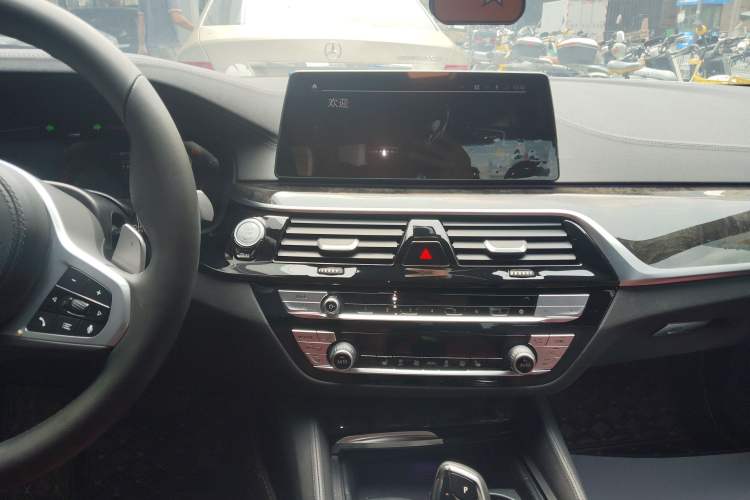 Used BMW 5 Series 2020 530Li Leading Model M Sport Package Audio And AC Panel