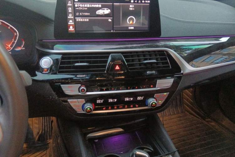 Used BMW 5 Series 2020 530Li Leading Model M Sport Package Audio And AC Panel