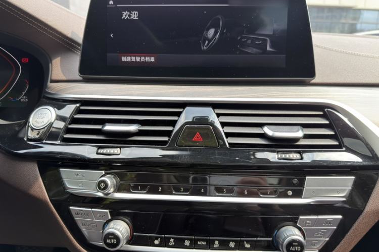 Used BMW 5 Series 2020 530Li xDrive Luxury Package Audio And AC Panel
