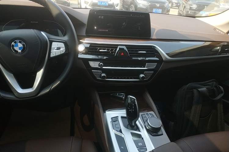 Used BMW 5 Series 2020 525Li Luxury Package Audio And AC Panel