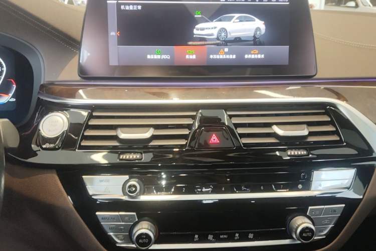 Used BMW 5 Series 2020 525Li Luxury Package Audio And AC Panel