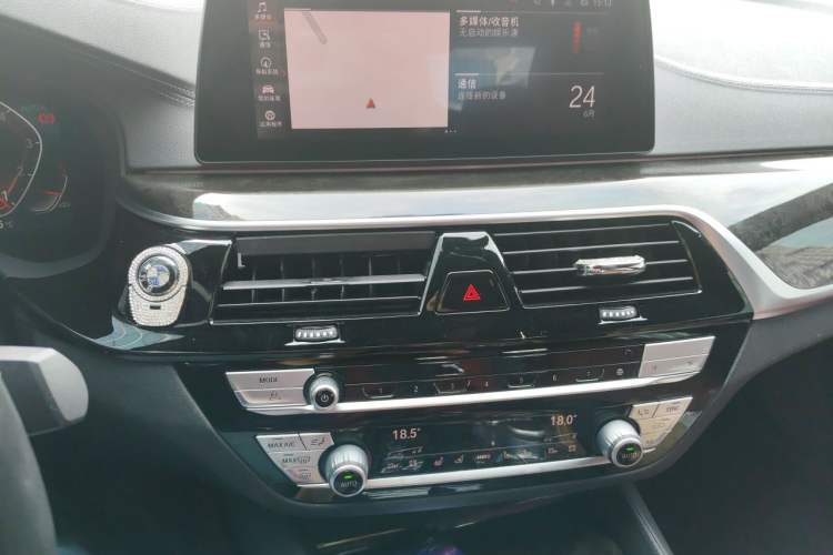 Used BMW 5 Series 2020 530Li Luxury Edition M Sport Package Audio And AC Panel