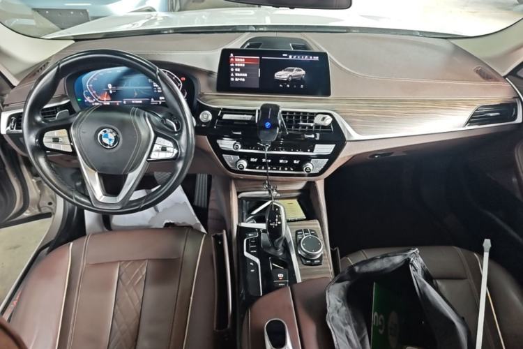 Used BMW 5 Series 2020 530Li xDrive Luxury Package Center Console