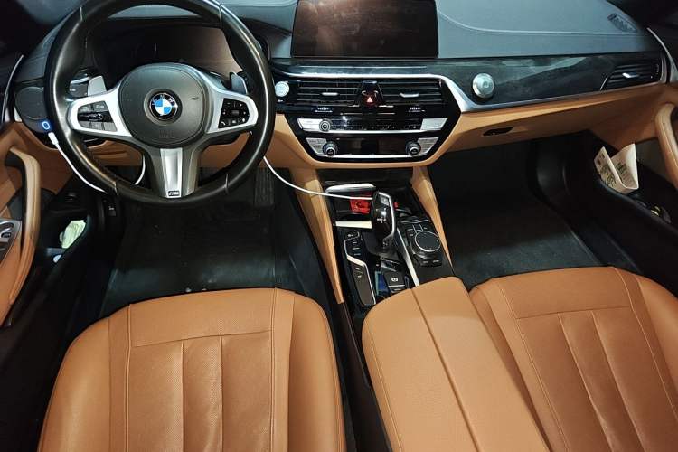 Used BMW 5 Series 2020 530Li Luxury Edition M Sport Package Center Console