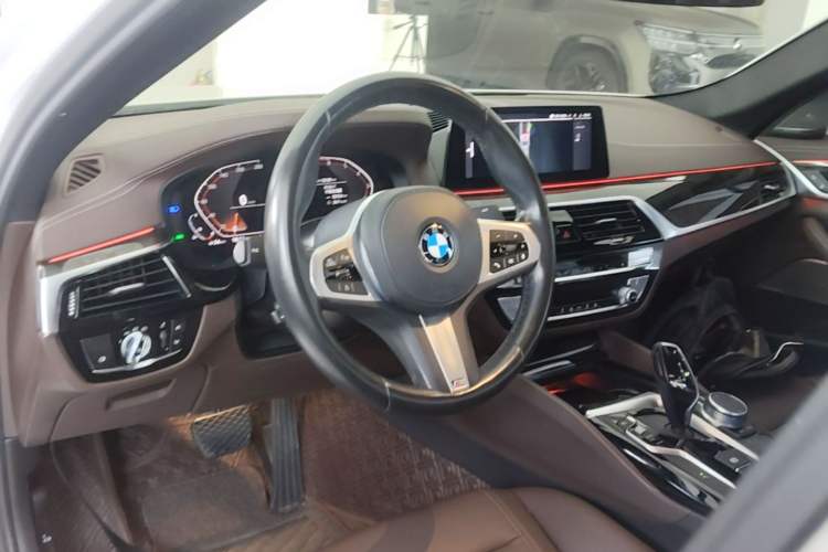 Used BMW 5 Series 2020 525Li M Sport Package Center Console
