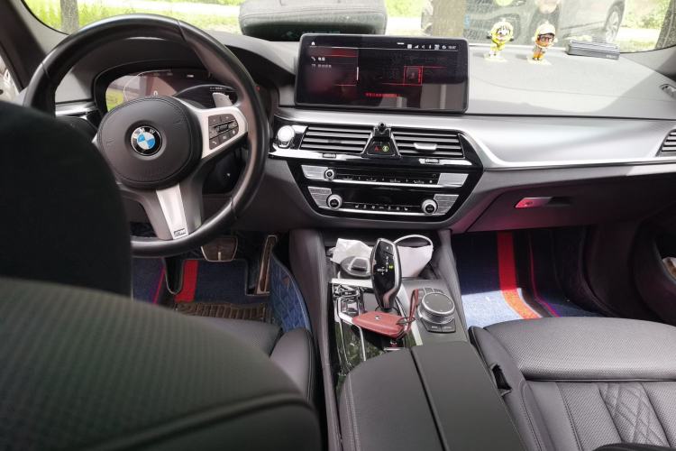 Used BMW 5 Series 2020 530i M Sport Package Center Console