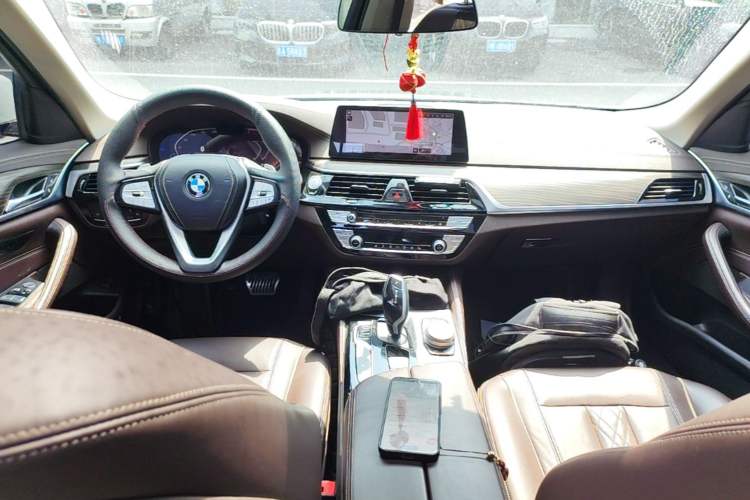 Used BMW 5 Series 2020 530Li xDrive Luxury Package Center Console