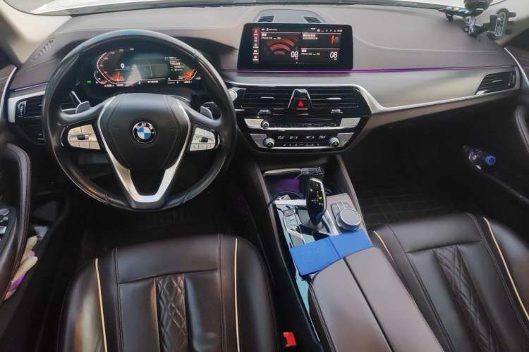Used BMW 5 Series 2020 530Li xDrive Luxury Package Center Console