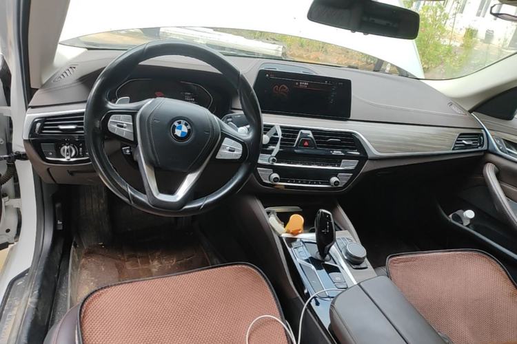 Used BMW 5 Series 2020 530Li xDrive Luxury Package Center Console