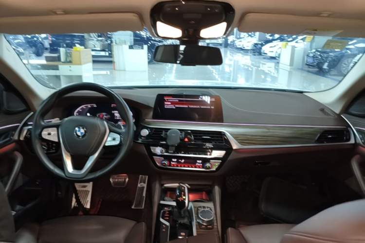Used BMW 5 Series 2020 530Li Luxury Edition Premium Package Center Console