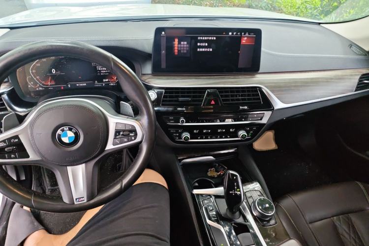Used BMW 5 Series 2020 530Li Leading Model M Sport Package Center Console