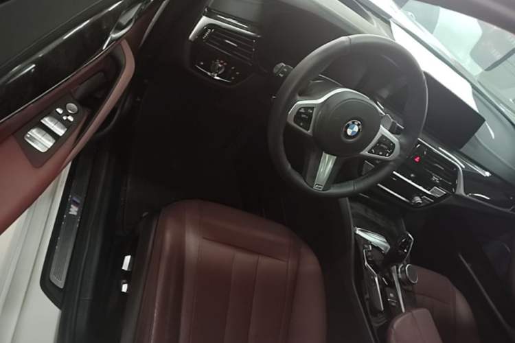 Used BMW 5 Series 2020 530Li Luxury Edition M Sport Package Driver Seat