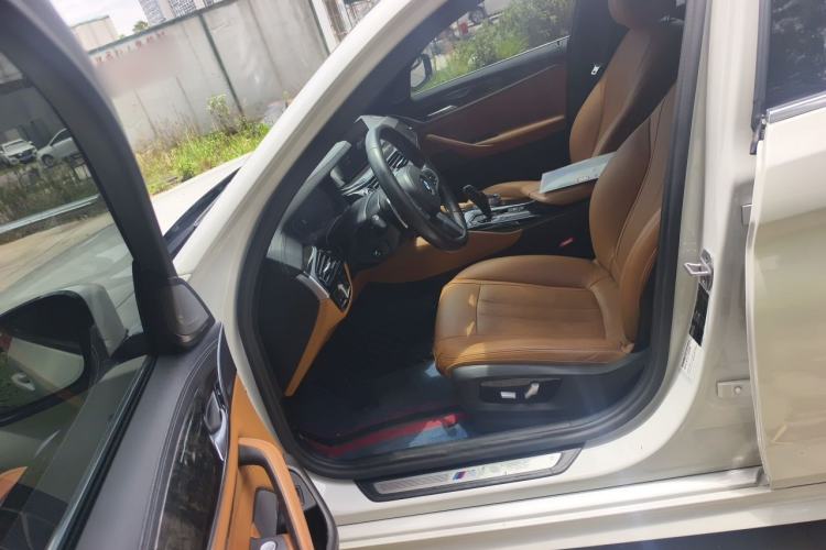 Used BMW 5 Series 2020 530Li Luxury Edition M Sport Package Driver Seat