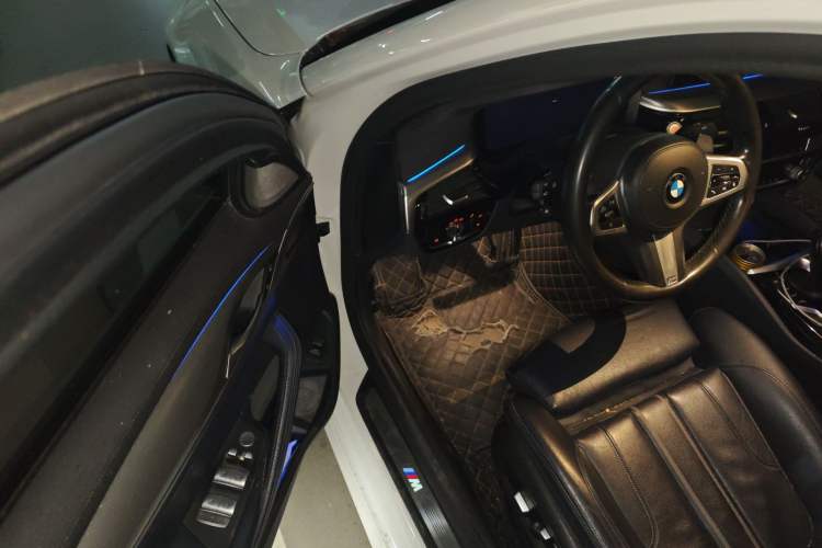 Used BMW 5 Series 2020 530i M Sport Package Driver Seat