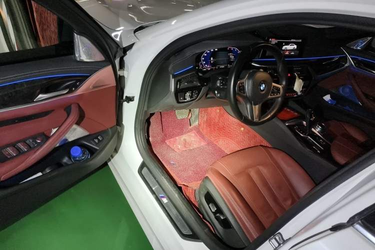 Used BMW 5 Series 2020 530Li Luxury Edition M Sport Package Driver Seat