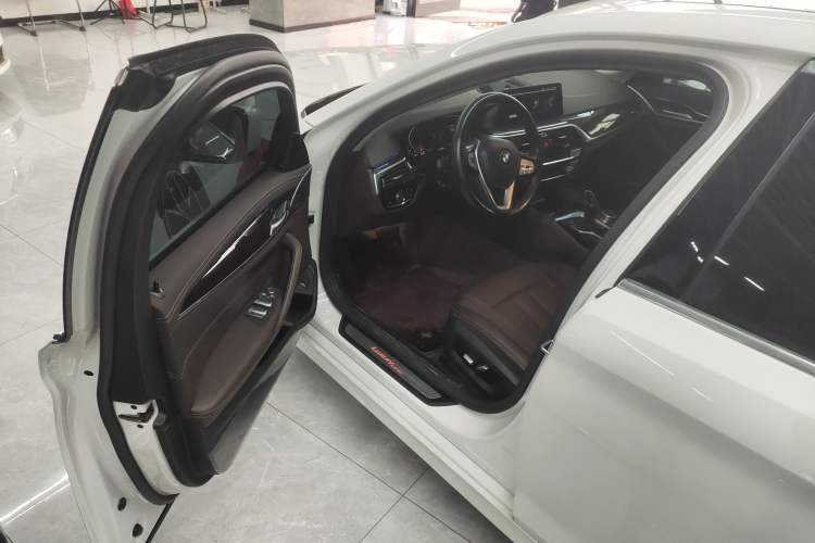 Used BMW 5 Series 2020 525Li Luxury Package Driver Seat