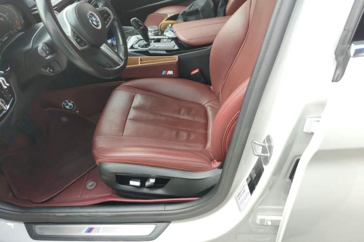 Used BMW 5 Series 2020 530Li Luxury Edition M Sport Package Driver Seat