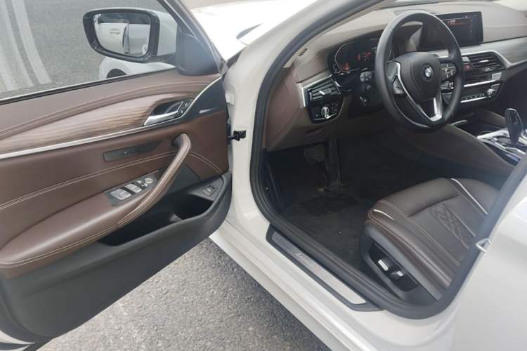 Used BMW 5 Series 2020 530Li xDrive Luxury Package Driver Seat