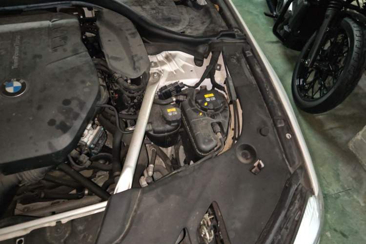 Used BMW 5 Series 2020 525Li M Sport Package Engine Bay Left