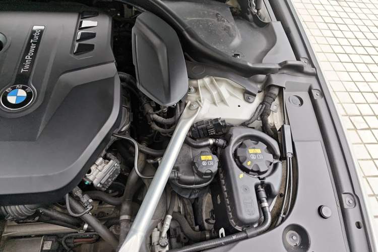 Used BMW 5 Series 2020 525Li M Sport Package Engine Bay Left