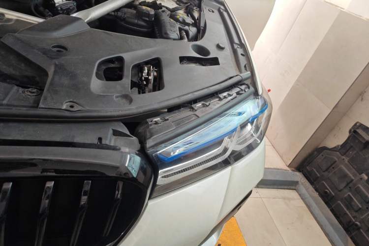 Used BMW 5 Series 2020 525Li Luxury Package Engine Bay Left