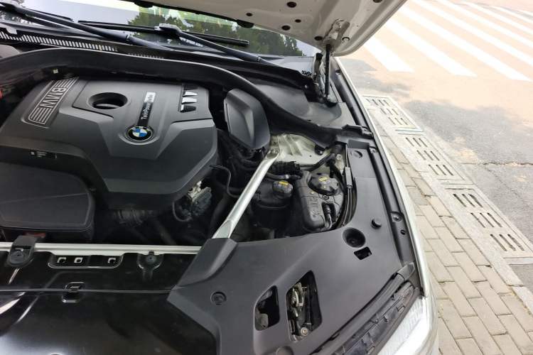 Used BMW 5 Series 2020 525Li M Sport Package Engine Bay Left