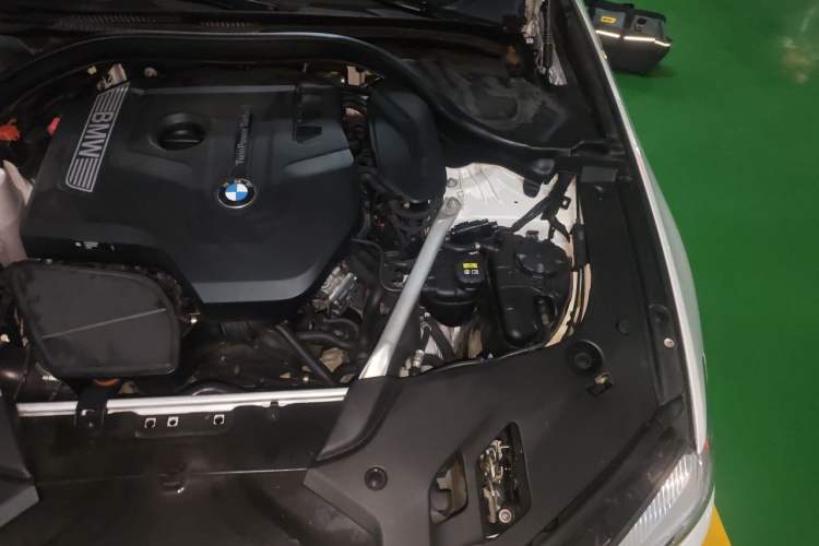 Used BMW 5 Series 2020 525Li M Sport Package Engine Bay Left