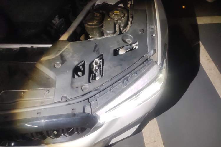Used BMW 5 Series 2020 530Li Luxury Edition M Sport Package Engine Bay Left