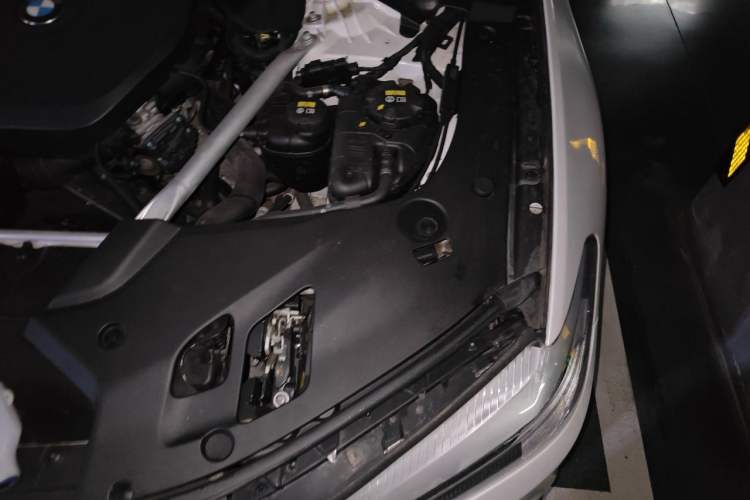 Used BMW 5 Series 2020 525Li M Sport Package Engine Bay Left